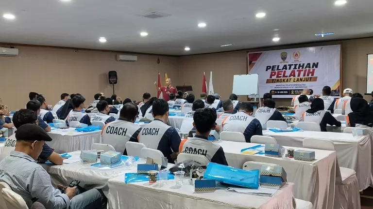 Momen pelatihan pelatih - Koni Sumedang di Pendopo Hanjuang, Selasa sore. (Foto: Dedis) 