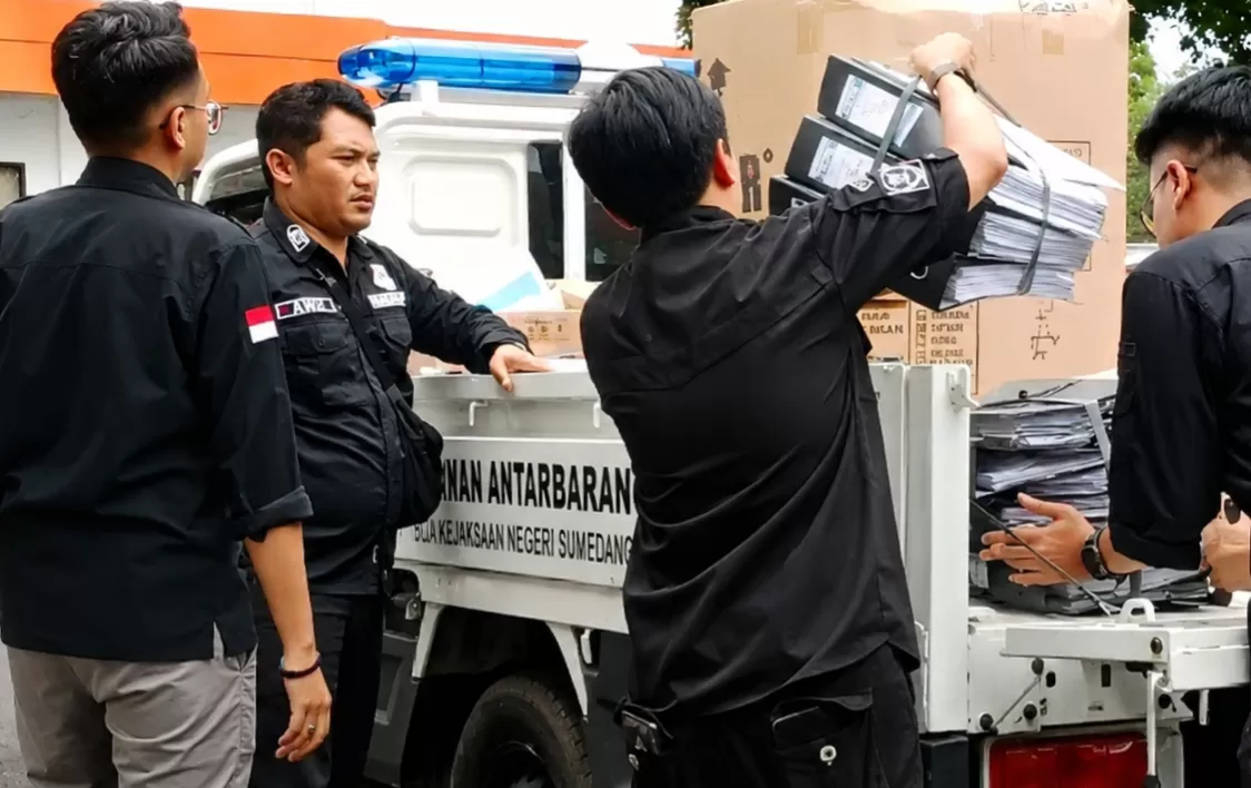 Penggeledahan Kantor Bakesbangpol Sumedang pada 24 Febuari 2026 oleh Tim Penyidik Kejari Sumedang (Foto : Istimewa) 