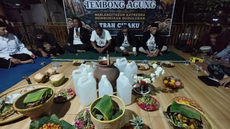 Potret Momen Hajat Bakti Tembong Agung, pada Minggu malam, 27 Juni 2026.(foto:dedis) 