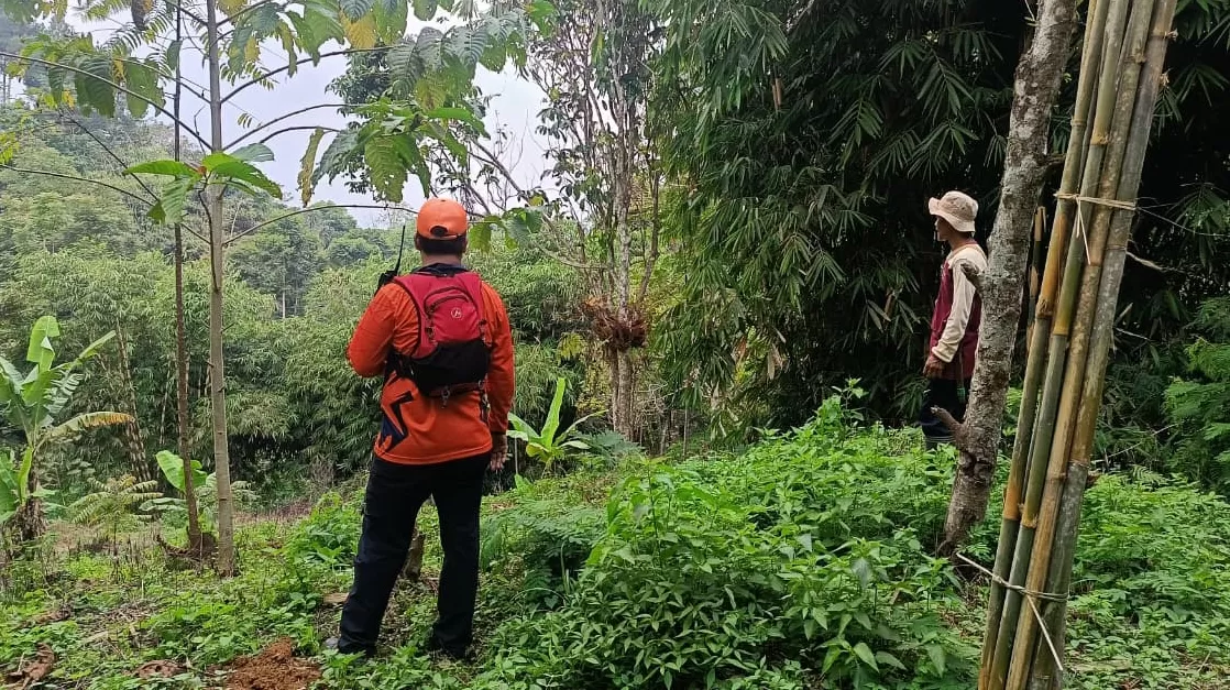 Personil BPBD Sumedang saat Pencarian Hari ke-3 Orang Hilang di Rancakalong (Foto : Istimewa) 
