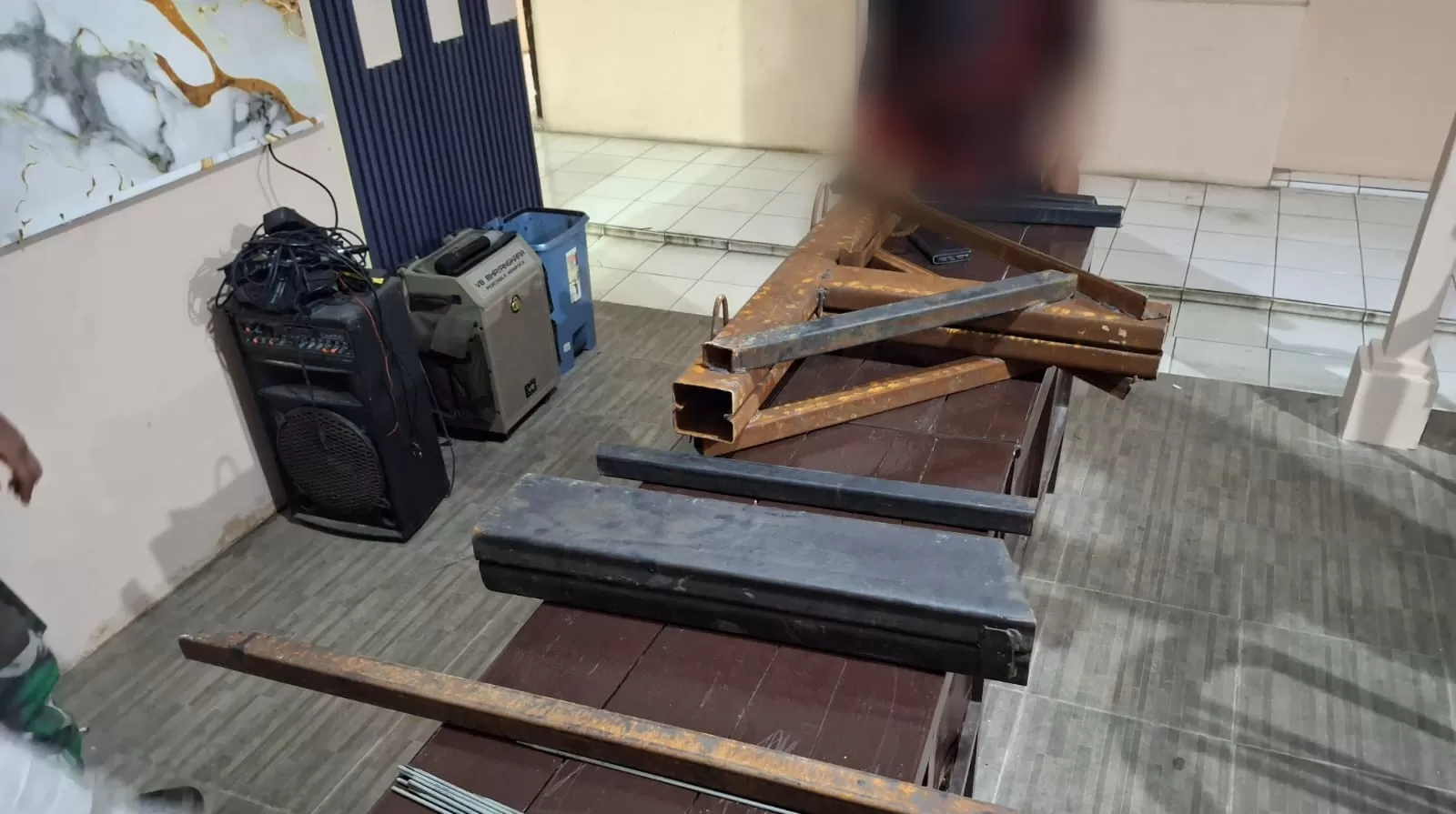 Material Besi Bangunan KDMP di Kecamatan Buahdua yang Jadi Incaran Pencurian 2 Orang Pelaku (Foto : Istimewa) 