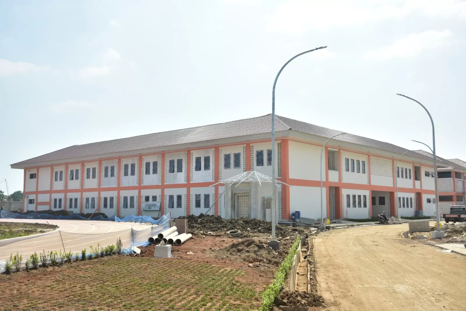 Tampak bangunan sekolah rakyat di Kecamatan Ujungjaya Sumedang. (Foto : Istimewa)