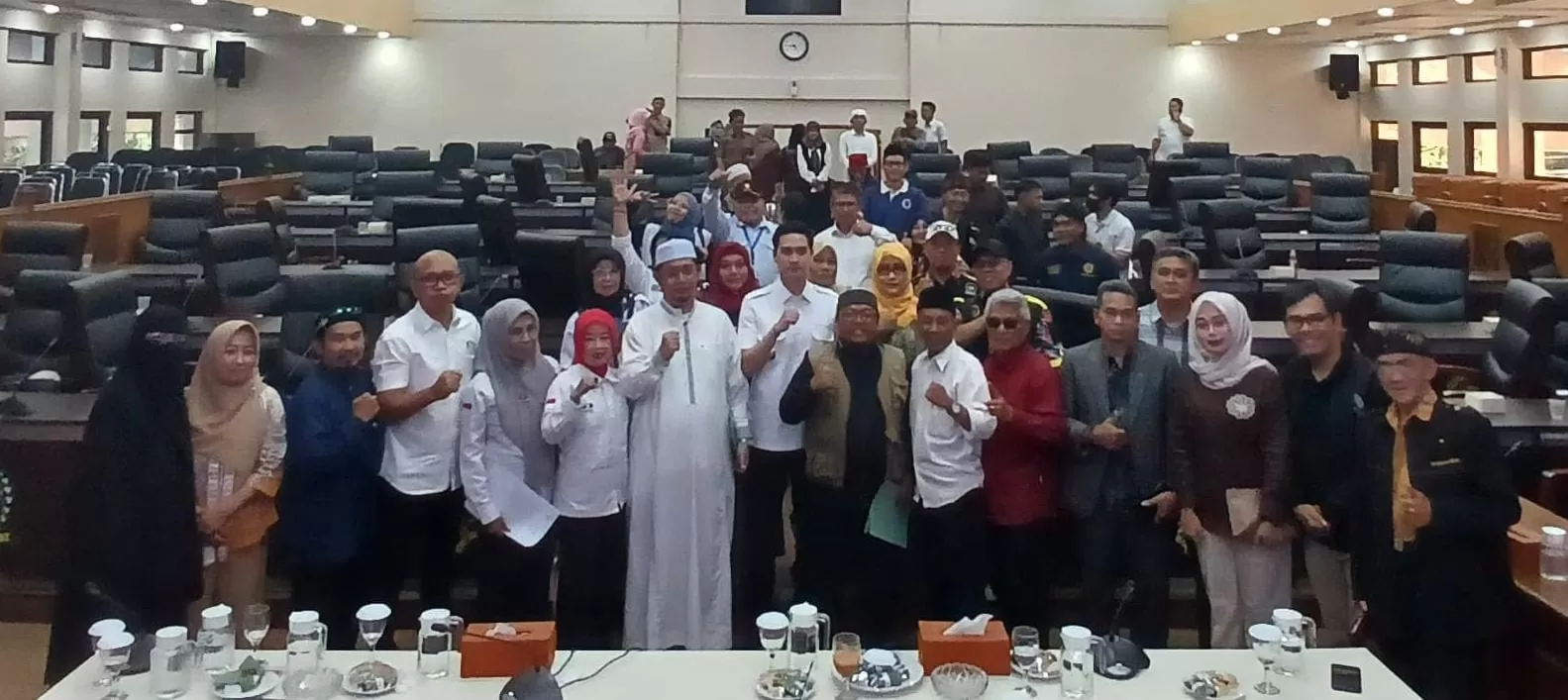 Forum Ormas dan Masyarakat saat audiensi soal LGBT di DPRD Sumedang. (Foto : Istimewa)