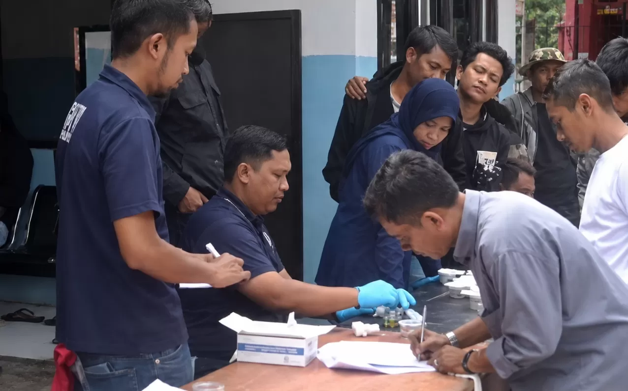 Saat Tes Urine Relawan Dapur MBG Dibawah Naungan Yayasan Manunggal Jiwa Sejahtera (Foto : Istimewa) 