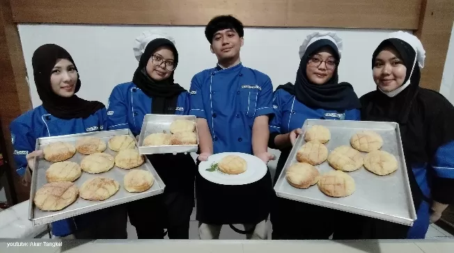Melon Pan Jepang Ungguli Inovasi Produk di kelas praktik LPKMA Sumedang dalam program pelatihan Pastry and Bakery, pada Senin (06/07/2026). 