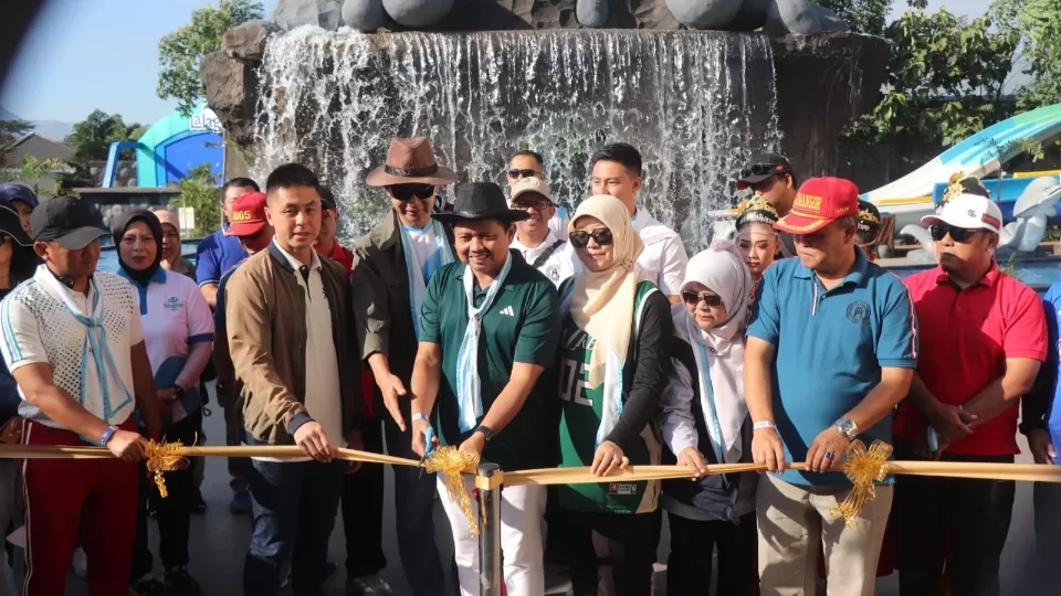 Momen gunting pita dalam peresmian jogging track jatinangor haritage, Sabtu (25/07/2026) pagi. (Foto:ist) 