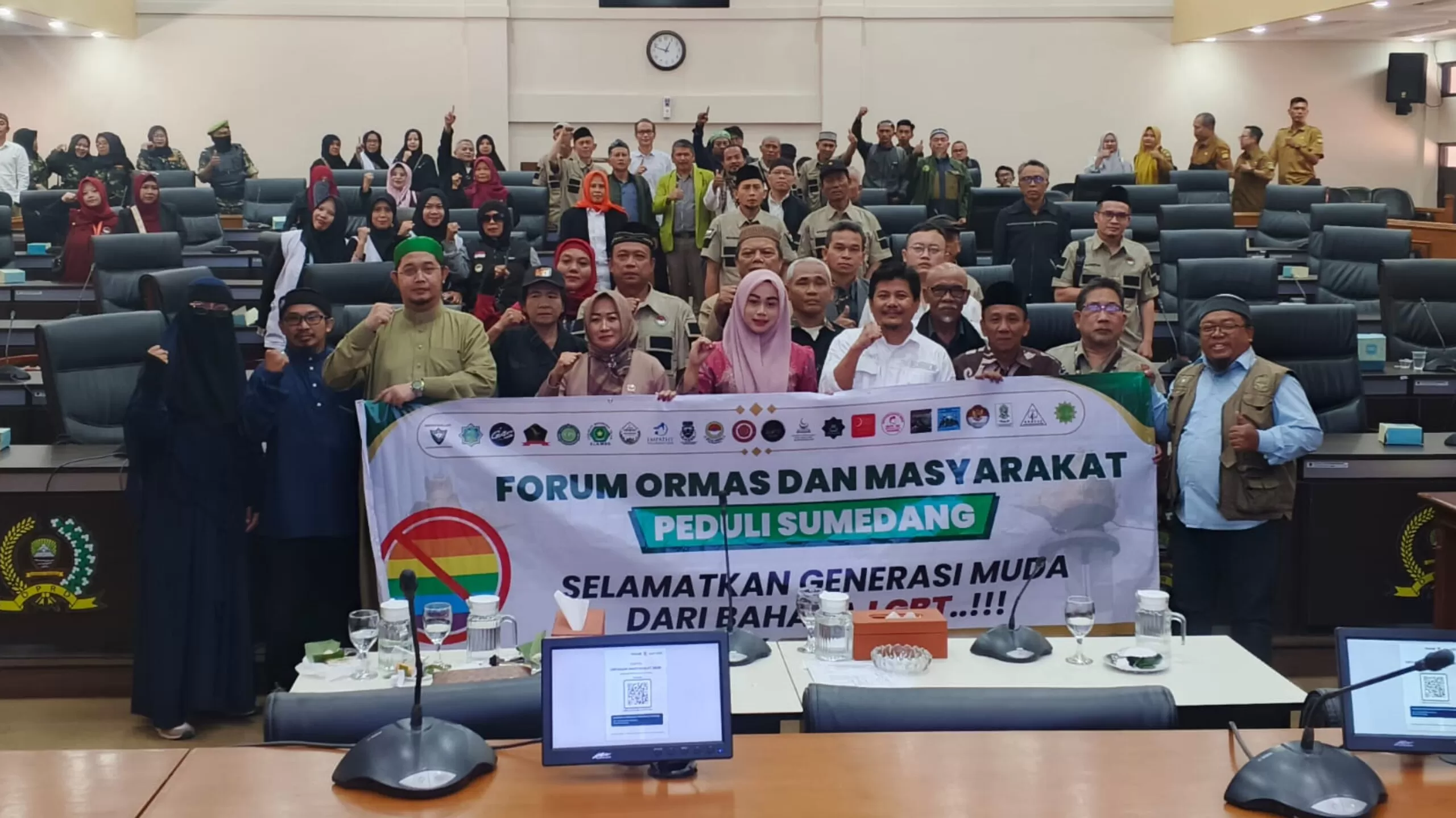 Forum Ormas dan Masyarakat saat menggelar audiensi soal LGBT di DPRD Sumedang. (Foto : Istimewa)