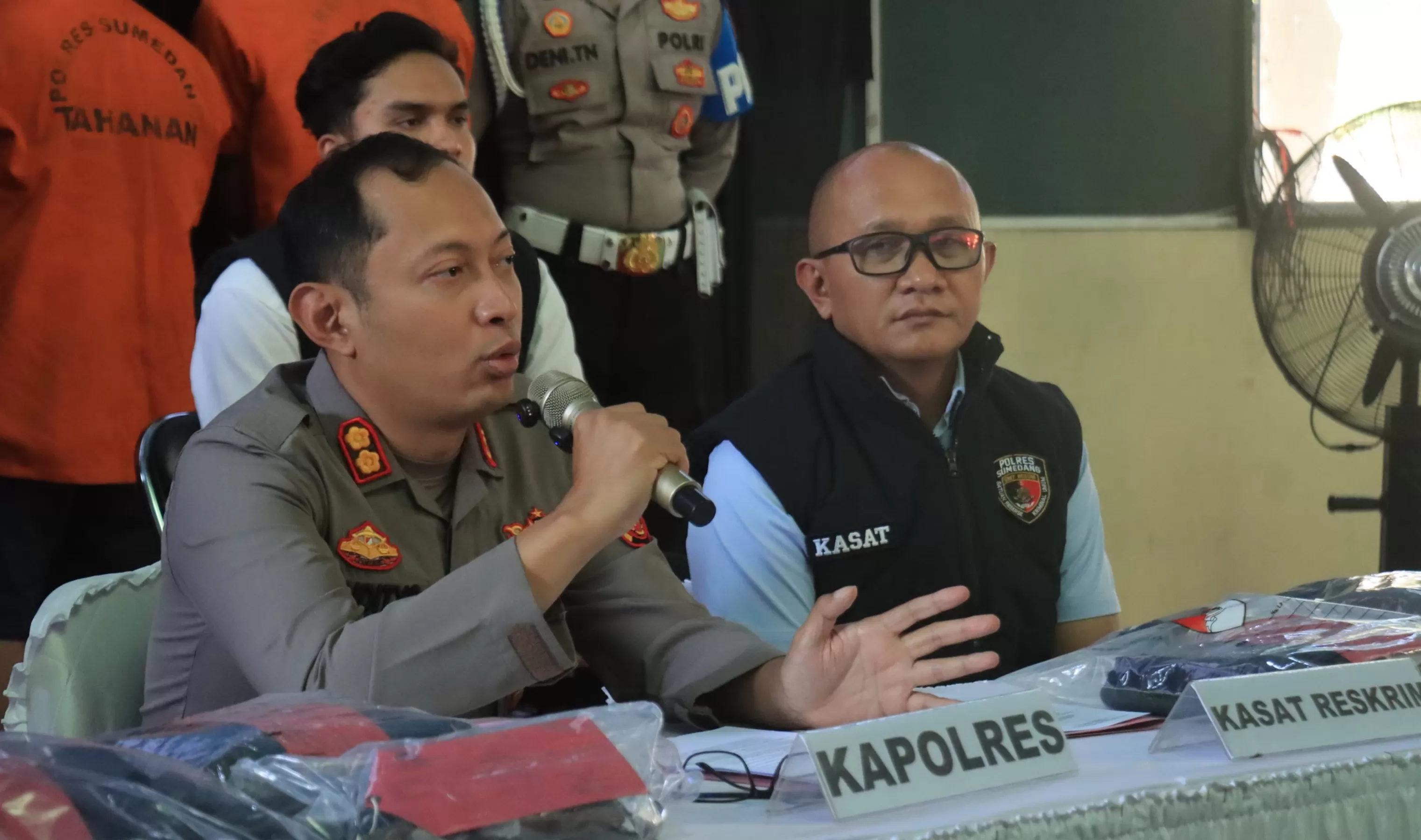 Kapolres Sumedang, AKBP Sandityo Mahardika Didampingi Kasat Reskrim, AKP Tanwin Nopiansah (Foto : Istimewa) 