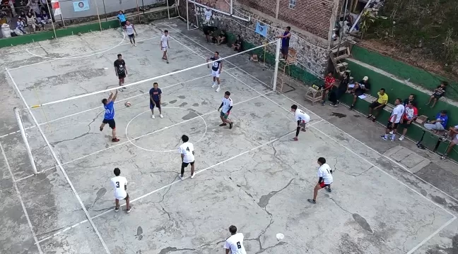 Foto Udara: Momen Turnamen Bola Voli di Dusun Nangkod, Desa Sukagalih, Sumedang Selatan, Minggu (23/08/2026). (Foto-G'jodt) 