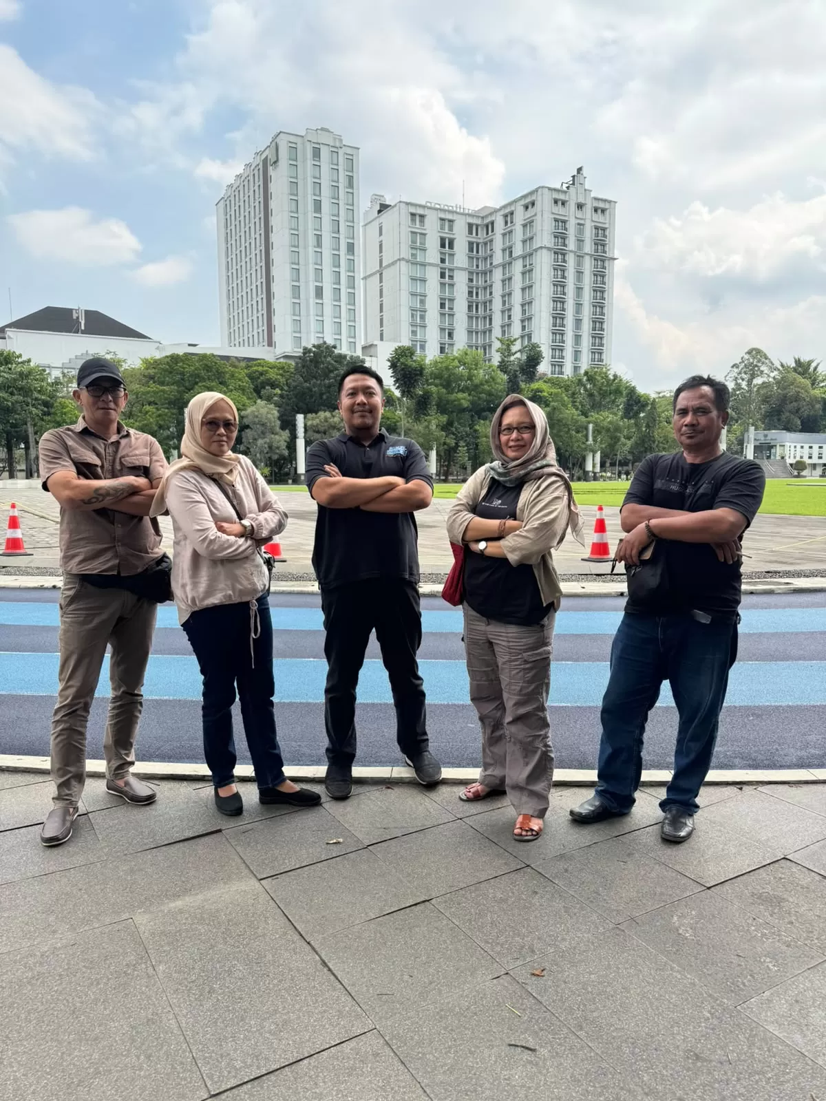Ari Bersama 4 PK Dapil 2 (PK Cimalaka, Buah Dua, Cisarua, Tanjung Medar ) beberapa waktu lalu saat jalan jalan ke Bandung.