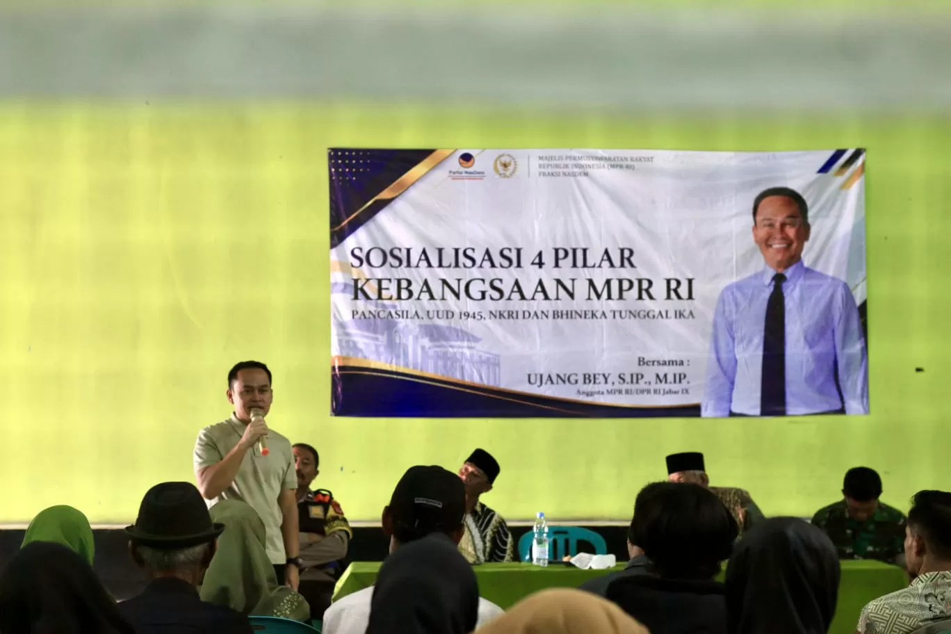 Anggota DPR RI Ujang Bey saat sosialisasi 4 Pilar di Desa Gunung Manik Kecamatan Tanjungsari. (Foto : Istimewa)