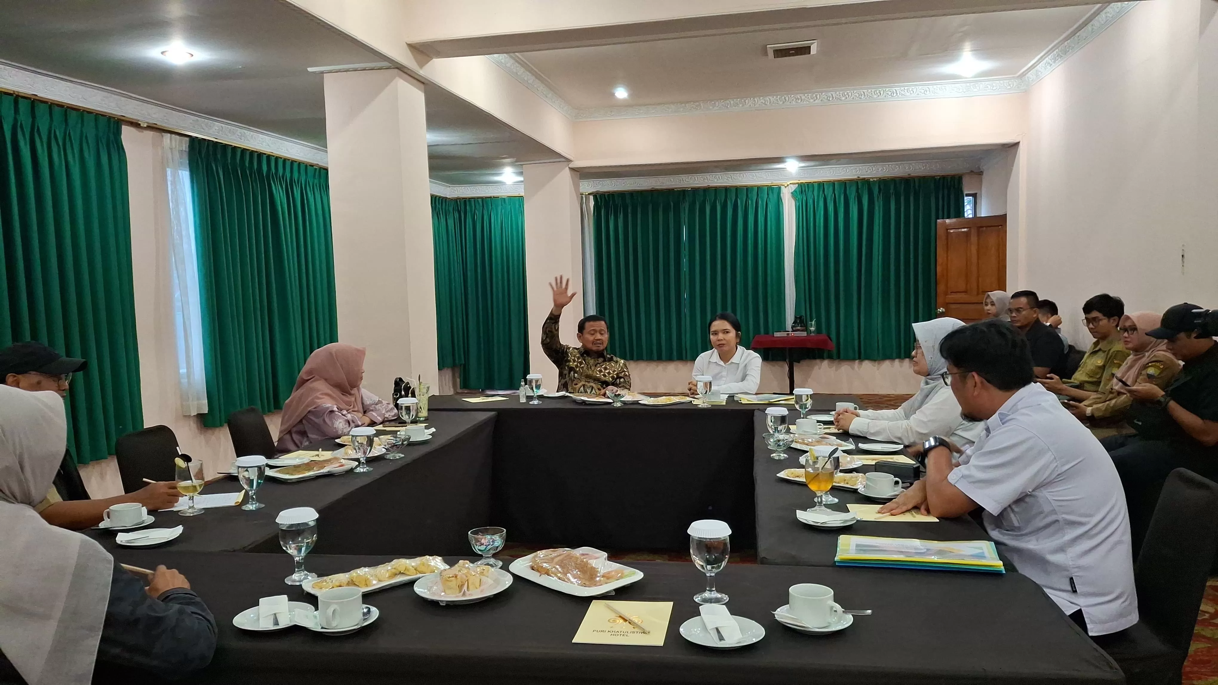 Bupati Sumedang Dony Ahmad Munir saat rapat bersama Perwakilan BBPJN DKI Jakarta dan Jawa Barat. (Foto : Istimewa)