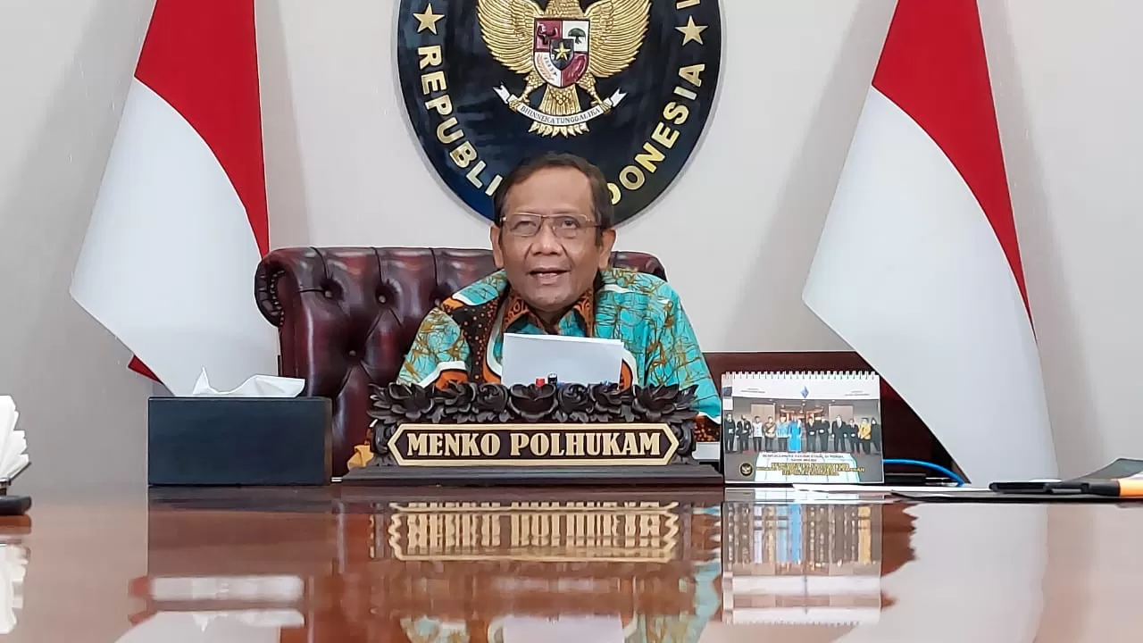 Menko Polhukam, Mahfud MD, saat memberikan arahan secara virtual kepada 184 kepala daerah hasil Pilkada Serentak 2020, Jakarta, Rabu (14/4/2021). (Dok. Humas Kemenko Polhukam)