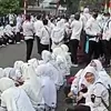 Mengharukan! Ratusan Honorer Nakes KBB Rela Pergi Subuh Geruduk Gedung Sate Temui Gubernur Jabar Ridwan Kamil