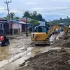 Bersihkan lumpur pascabanjir Aceh Tenggara