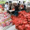 Antrean warga paket sembako subsidi