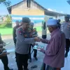 Polres SBB Bersama YMMP Salurkan Ribuan Al-Quran Di Dua Kecamatan