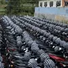 Bikin Takjub! Ribuan Motor Pendaki Gunung Prau Parkir Super Rapi, Helm Dibungkus Plastik Tuai Pujian