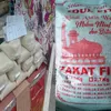 Penjualan beras Zakat musiman di Mojokerto  Kota  ramai pembeli