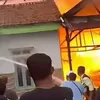 Gudang Limbah Tekstil di Cikarang Barat Ludes Terbakar, 7 Rumah Warga Ikut Hangus