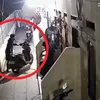 Detik-detik Maling Gasak Motor Penghuni Kontrakan di Jatiasih Bekasi, Aksinya Terekam CCTV