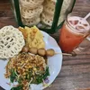 SGPC Bu Wiryo Kuliner Sego Pecel Legendaris Sejak 1959, Tempat Makan Favorit Capres Ganjar dan Anies