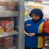 Viral, Seorang Bapak Protes Harga di Rak Beda dengan Kasir di Minimarket, Netizen: Lebay...