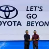 New Veloz Hybrid EV Raih Best Electrified New Comers, Toyota Dapat WOW Brand Award 2026