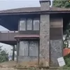 Padahal Vibesnya Asri Banget, Rumah Mewah Ini Malah Dibiarkan Terbengkalai oleh Anjasmara
