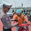 Aksi Nyata Polres Metro Depok Gaungkan Kemerdekaan ke-80 RI : Satlantas Kibarkan Merah Putih di Setiap Kendaraan, Traffic Light jadi Saksi