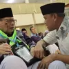 Ratusan Jamaah Haji Kloter Pertama Berangkat, Wali Kota Bekasi Tri Adhianto Sampaikan Pesan Khusus