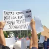 Berterima Kasih ke Demonstran, Ahmad Doli Kurnia Pastikan PKPU akan Selaras dengan Putusan MK