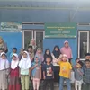 Belajar di Lantai, Menggantungkan Mimpi Setinggi Langit: Kisah Ibu Guru Binaan PNM dari Serang