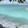 Turun Ratusan Anak Tangga, Hadiahnya Pantai Cantik yang Masih Sepi di Bali