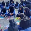 Dukung Aksi Bergizi, 300 Pelajar MTs Negeri 2 Demak Makan Telur Rebus Massal