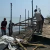 Disporapar Kota Tegal Tertibkan Ranggon Serta Lapak Pedagang Pantai Pulo Kodok