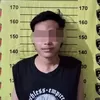 Gondol Motor di Warung Kopi, Pemuda Gresik Dikejar Warga hingga Jatuh dan Diamankan Polisi