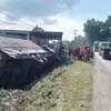 Truk Tronton di Gresik Tabrak Sepeda Motor Hingga Masuk Parit, Dua Orang Meninggal