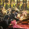 Tradisi 1 Suro Solo Memukau Warga, Jalanan Penuh Penonton hingga Air Jamasan Diperebutkan