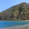 Pantai Mawun Lombok, Pesona Pasir Putih dan Laut Biru yang Diapit Perbukitan Hijau