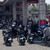 Wayan Koster Janji BBM Bali Segera Normal, SPBU Pengosekan Masih Antre