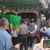 Polisi Hadiri Pemakaman Korban KM Virgo di Plosorejo, Sampaikan Duka kepada Keluarga