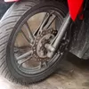 Sering Lupa Isi Angin Ban Motor? Ini Dampaknya yang Bisa Bikin Celaka