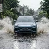 Musim Hujan Tiba! Waspada Aquaplaning yang Bikin Mobil & Motor Hilang Kendali