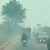 Awas Karhutla! Ini Panduan Aman Berkendara Motor di Tengah Kabut Asap Tebal