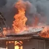 Tinggalkan Kompor Gas Menyala, Rumah Kayu di Pamulihan Sumedang Ludes Terbakar
