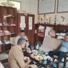 Pererat Sinergi dengan Pemerintah Desa, Bhabinkamtibmas Polsek Cigasong Sambang Dialogis ke Desa Tenjolayar