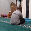 Sampaikan Imbauan Kamtibmas Usai Shalat Subuh, Bhabinkamtibmas Polsek Panyingkiran Sambangi Jamaah Masjid Darussalam Desa Karyamukti