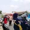 Kawal Jam Pulang Kerja Karyawan Pabrik, Polsek Dawuan Gelar Gatur Lalin PH Sore di Depan PT Leetex Garment Sinarjati