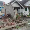 Bangunan Milik Warga Desa Karangmulyo Banyuwangi Mendadak Ambruk, Gentingnya Nyempal ke Rumah Tetangga, Efeknya Jadi Begini